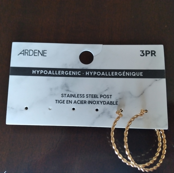Free with purchase. Two pairs Ardene earrings - Picture 4 of 6